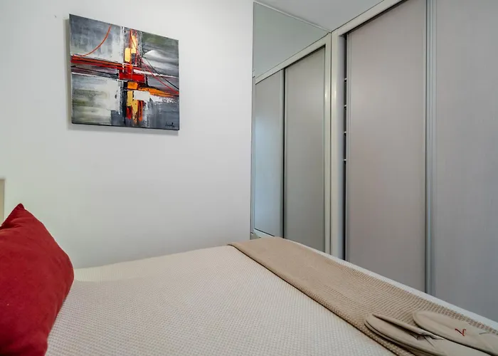 Prestige Flat By Holidays Apartment *